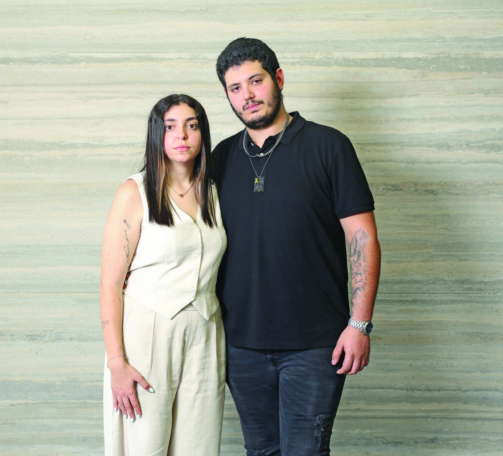 שחר לוי, בנו של איתן, וארוסתו שיר