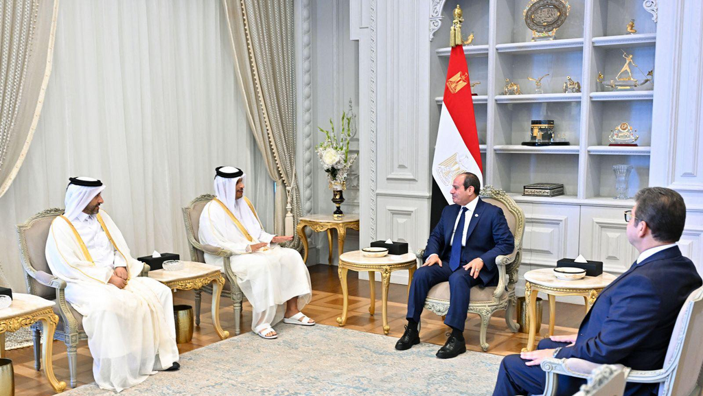 עבד אל-פתאח א-סיסי יחד עם מוחמד בן עבד א-רחמן אל ת'אני