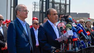 בדר עבד אל עאטי ומוחמד מוסטפא בהצהרה לתקשורת במעבר רפיח