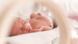 תינוקת בפגייה