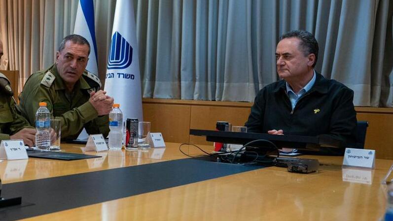 IDF chief of staff Eyal Zamir and Defense Minister Israel Katz (Photo: Ariel Hermoni, Defense Ministry) שר הביטחון ישראל כ"ץ מקיים כעת דיון לאישור תוכניות התקיפה בעזה עם הרמטכ"ל, רב-אלוף אייל זמיר