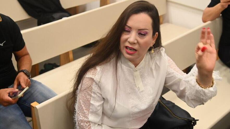 גוטליב מסרבת להתפנות מהדיון