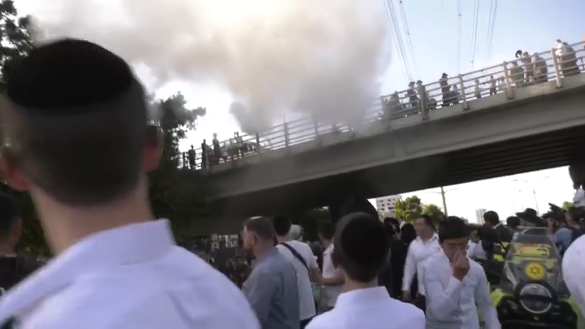 הפגנת חרדים קיצונים בכביש 4