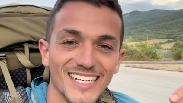 אריאל רון חוצה את אירופה בטרמפים