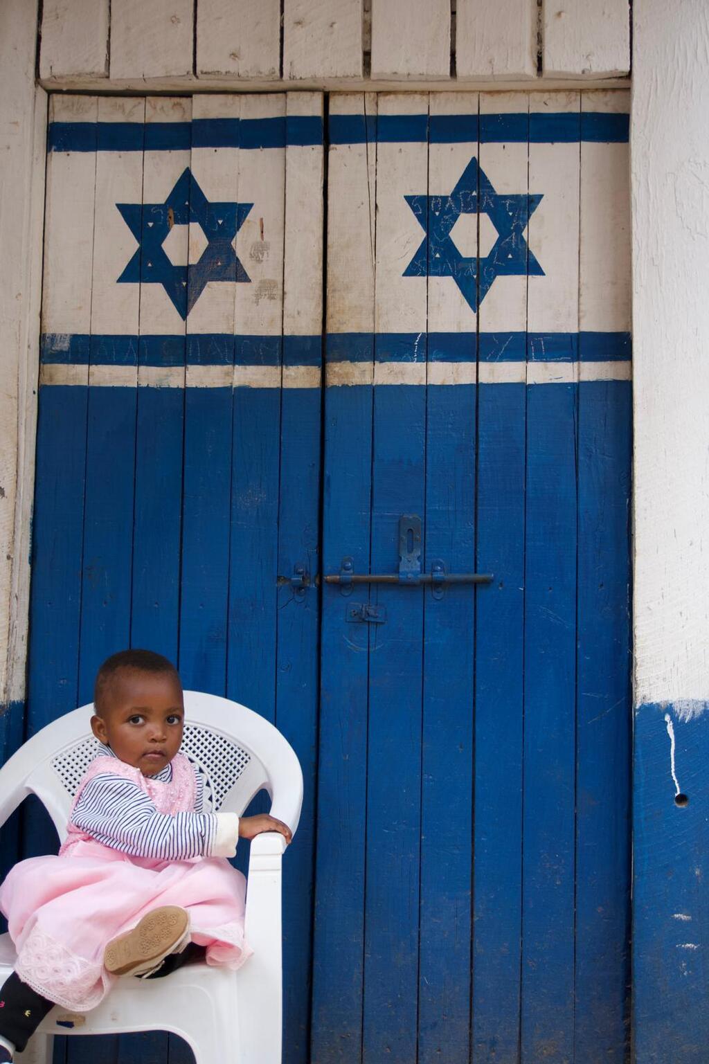 Photo: Uri Liron בית כנסת בקניה