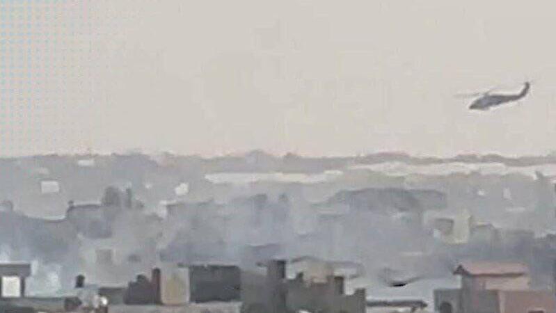 מסוקי קרב בשמי רצועת עזה לאחר מתקפת פתע של מחבלי חמאס