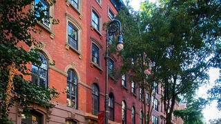 garage sale בשכונת האיסט וילג ניו יורק