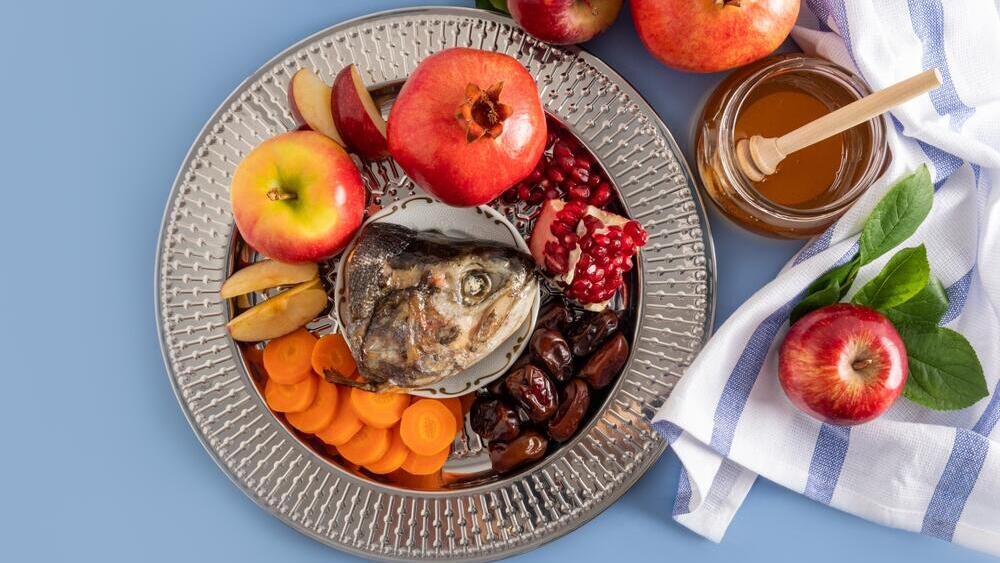 Традиционные продукты на столе в Рош ха-Шана (Фото: shutterstock) Традиционные продукты на столе в Рош ха-Шана