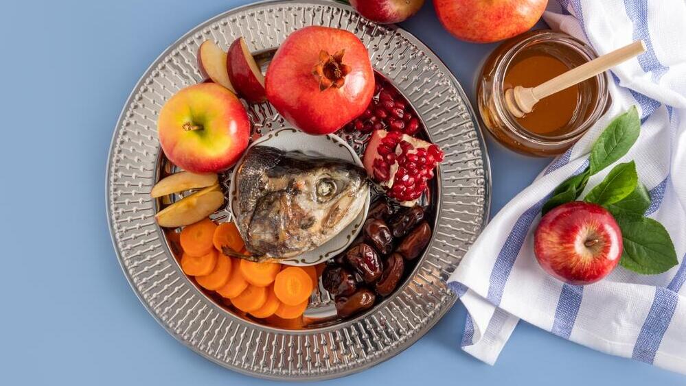 Традиционные продукты на столе в Рош ха-Шана 