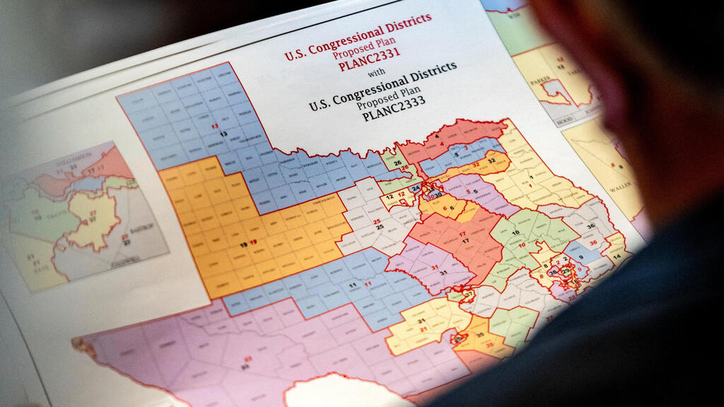 Texas district map: Democrats fired back in the "map war" - but Republicans appear to have won, gaining an important advantage (Photo: Sergio Flores/Reuters) דיון ב בית הנבחרים המקומי של טקסס שבו אושרה מפת מחוזות בחירה חדשה שתעניק יתרון ל רפובליקנים בבחירות 2026 לבית הנבחרים ארה"ב