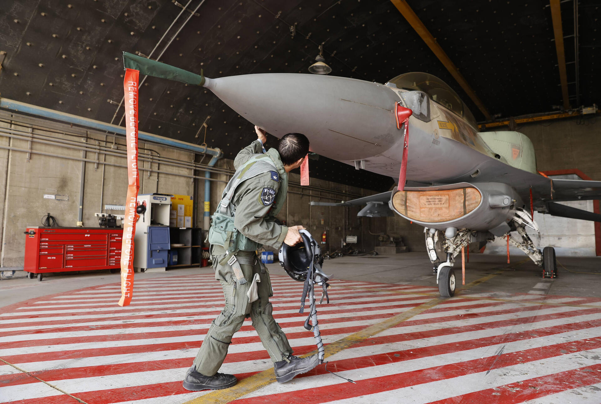 בין מערכת החינוך למטוס הקרב  