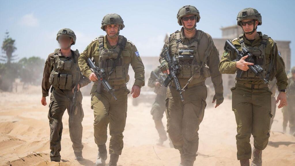 IDF Chief of Staff Lt. Gen. Eyal Zamir in Gaza (צילום: דובר צה"ל ) הרמטכ״ל אייל זמיר בסיור שטח ברצועת עזה