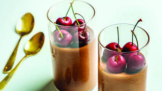 מוס שוקולד עם דובדבנים