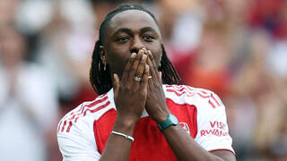 אזה מוצג באצטדיון האמירויות