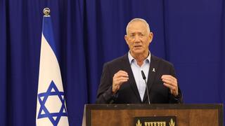 בני גנץ מכנס מסיבת עיתונאים