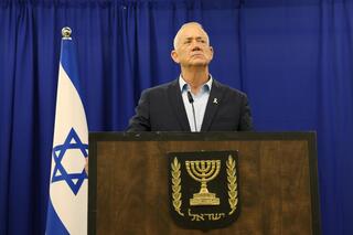 בני גנץ מכנס מסיבת עיתונאים