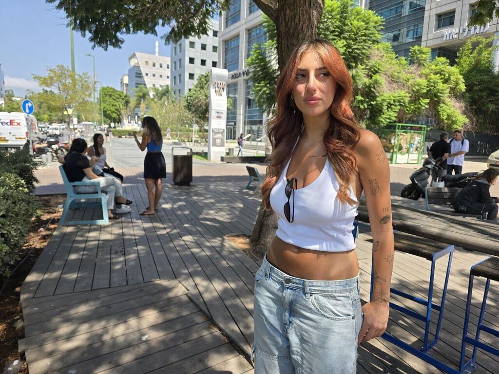 מחוץ לעשירייה, אבל יש לנו הרגשה שעוד נשמע ממנה. מאי ערב, בבוקר שאחרי ההדחה (צילום: שאול גולן ) פפראצי מאי ערב האח הגדול