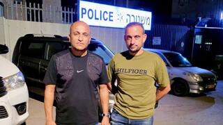 חסן שעלאן ודיאא חאג' יחיא בתחנת המשטרה בכפר קאסם