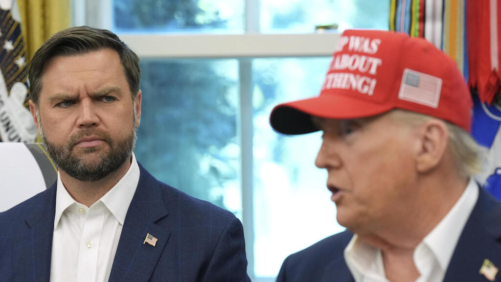 נשיא ארה"ב טראמפ עם סגן הנשיא ג'יי די ואנס 22 באוגוסט