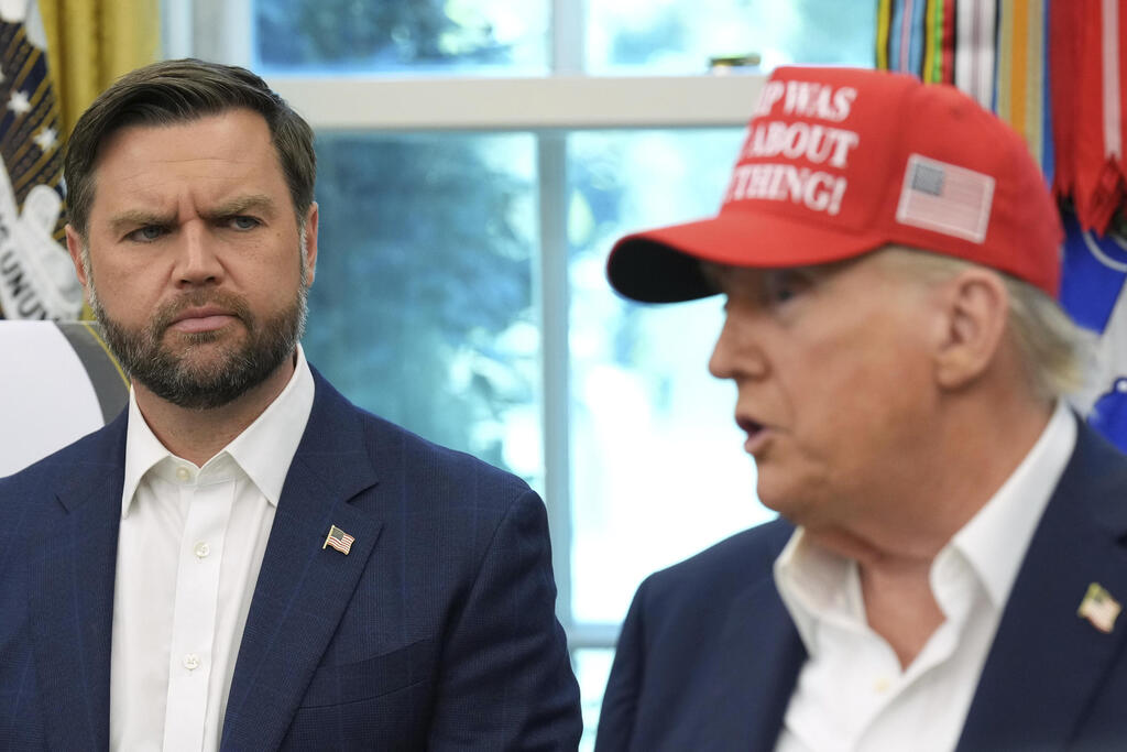 US Vice President JD Vance and President Donald Trump (Photo: AP Photo/Jacquelyn Martin) נשיא ארה"ב טראמפ עם סגן הנשיא ג'יי די ואנס 22 באוגוסט