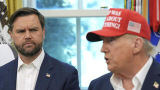 נשיא ארה"ב טראמפ עם סגן הנשיא ג'יי די ואנס 22 באוגוסט