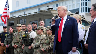 נשיא ארה"ב טראמפ עם חיילים משמר לאומי ב וושינגטון הבירה 21 באוגוסט