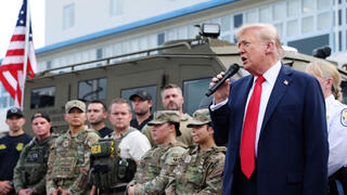 נשיא ארה"ב טראמפ עם חיילים משמר לאומי ב וושינגטון הבירה 21 באוגוסט