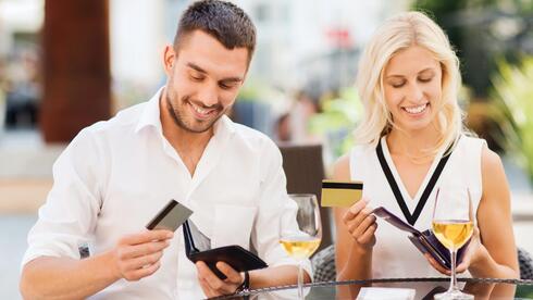 חיסכון בעולם הדייטים. לא עוד פגישות ראשונות בברים יוקרתיים וקוקטיילים במחיר מופקע 