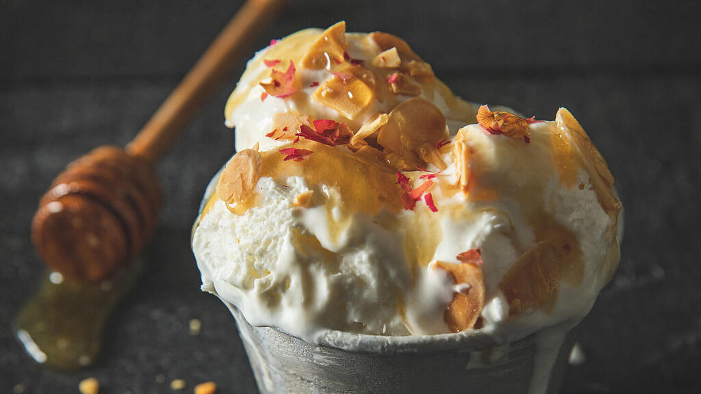 Mascarpone yogurt ice cream (Photo: Shani Brill) גלידת יוגורט