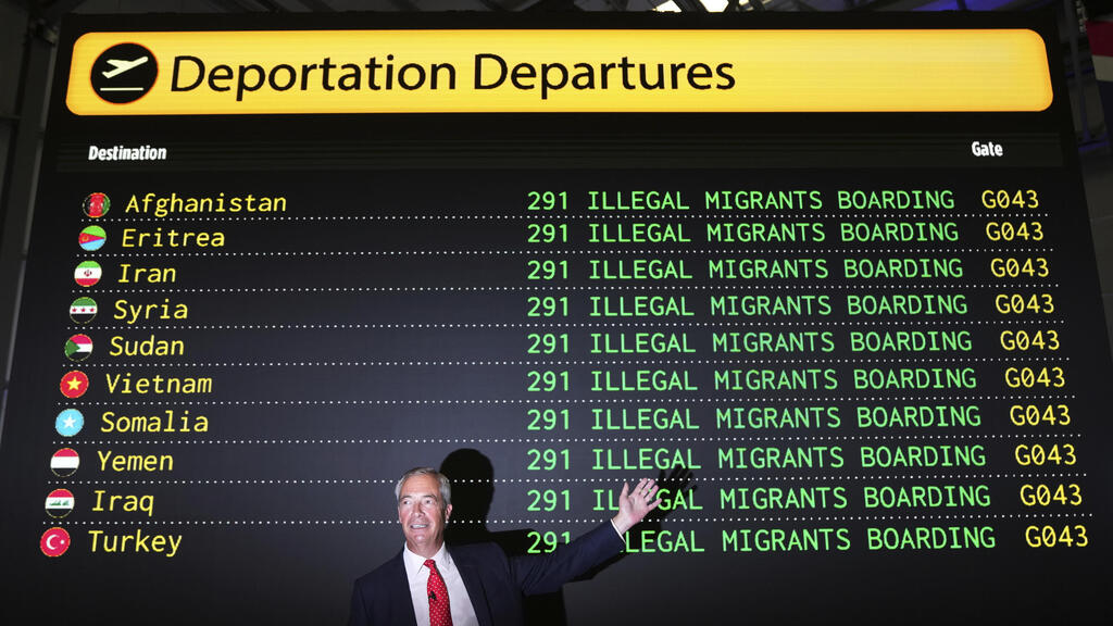 בריטניה נייג'ל פראג' פרג' מסיבת עיתונאים תוכנית גירוש מהגרים מסתננים