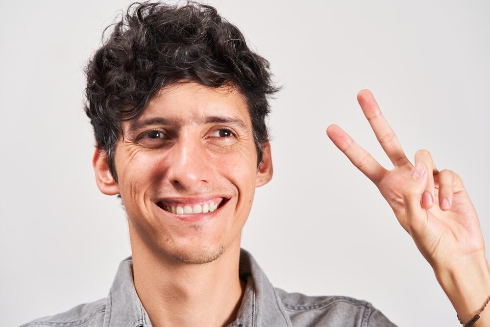 Strabismus can sometimes appear in adulthood (Photo: Shutterstock) פזילה