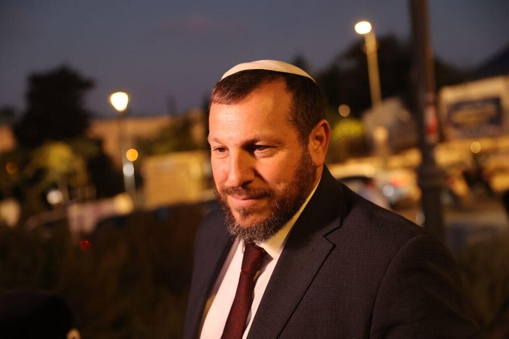 הח"כ עמיחי אליהו מגיע לאירוע מועצת בנימין בירושלים (צילום: אלכס קולומויסקי) הח"כ עמיחי אליהו מגיע לאירוע מועצת בנימין בירושלים