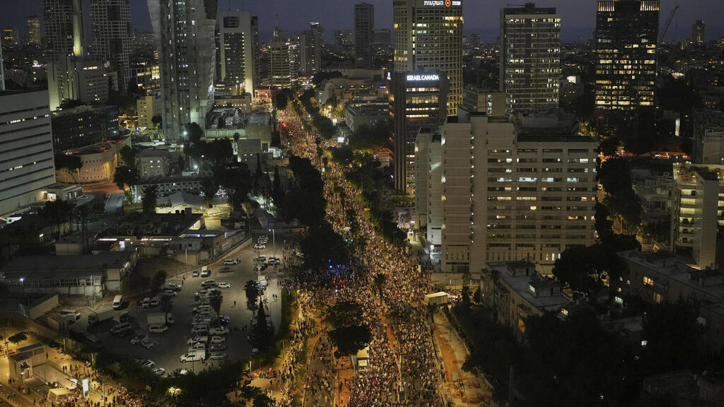 צעדה מסבידור לכיכר החטופים בתל אביב