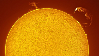 שתי תופעות על השמש