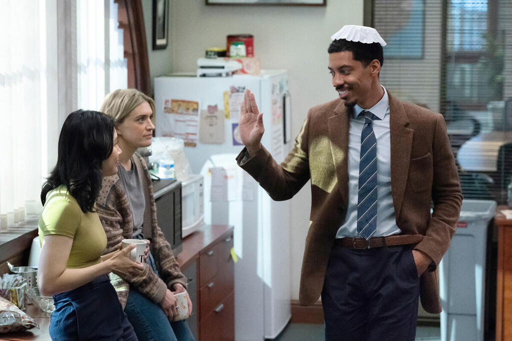 From The Paper (Photo: Aaron Epstein/PEACOCK, courtesy of yes) מתוך "העיתון"