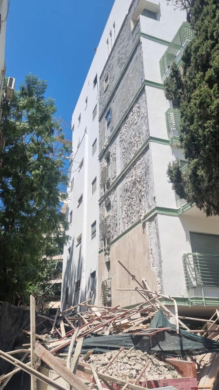 Preventation is the agenda. Aftermath of a scaffolding collapse, Tel Aviv (photo: ZAKA spokesperson's office) זירת קריסת הפיגומים