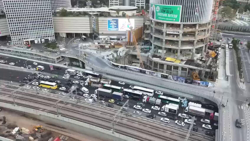 איילון דרום נחסם ליד מחלף השלום