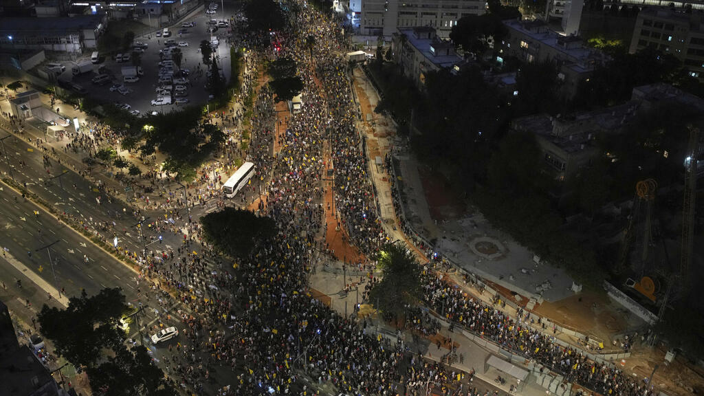 צעדה מסבידור לכיכר החטופים בתל אביב