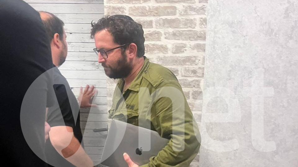 Йонатан Урих на базе Кирия, октябрь 2023 года יונתן אוריך במדי צה"ל בקריה בתל אביב, ימים ספורים לאחר ה7/10