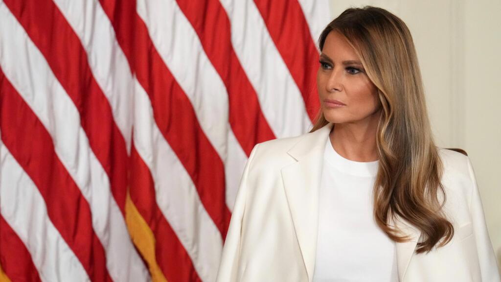 Мелания Трамп в Белом доме, 2025 год (Фото: AP Photo/Jacquelyn Martin) מלניה טראמפ בבית הלבן, 2025