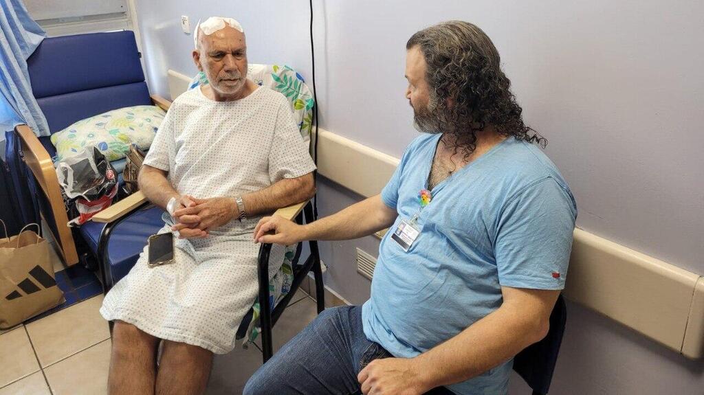 ניתוח השתלת אלקטרודות במוח תחת היפנוזה בוצע בעלי אבו-ריא בסיוע הפסיכולוג ד"ר אודי בונשטיין במרכז הרפואי לגליל בנהריה