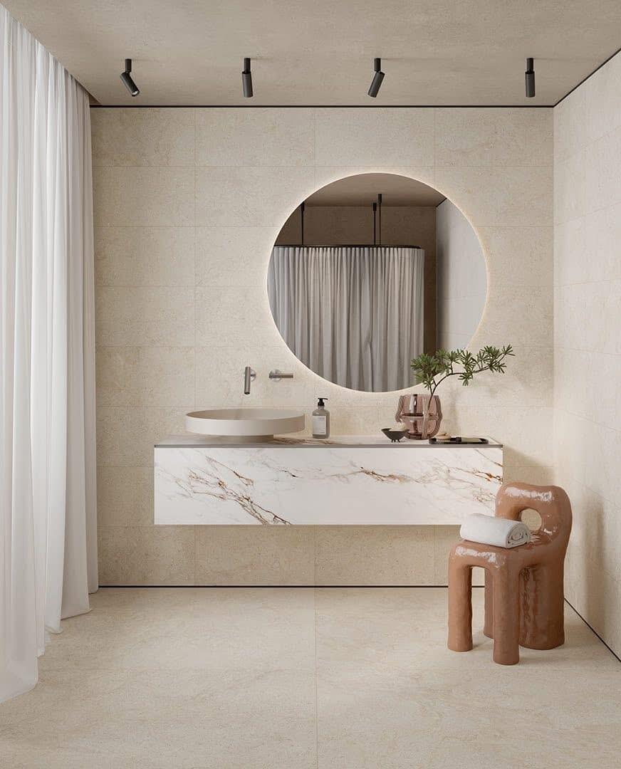 חדר רחצה עם משטח לכיור שעשוי מאריחי פורצלן