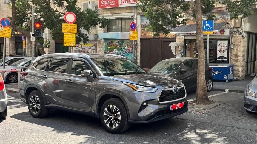 רכבו של ניצב בועז בלט חוסם רכב נכה