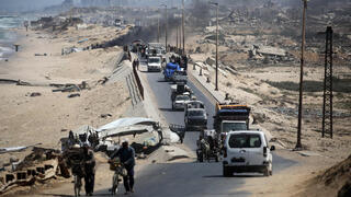 תושבים פלסטינים פליטים שברחו מהעיר עזה לאזור נוסייראת שבמרכז