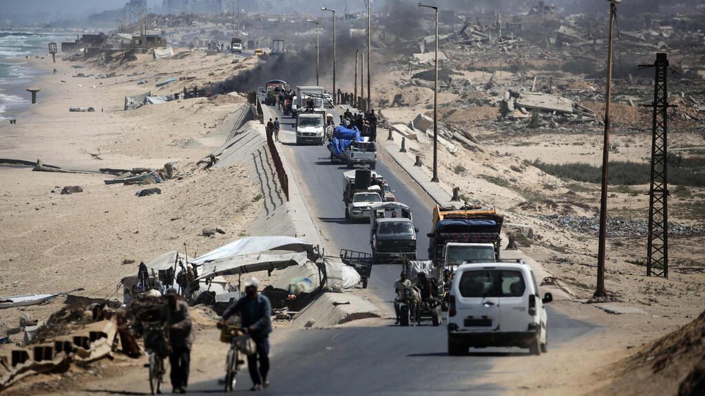 תושבים פלסטינים פליטים שברחו מהעיר עזה לאזור נוסייראת שבמרכז