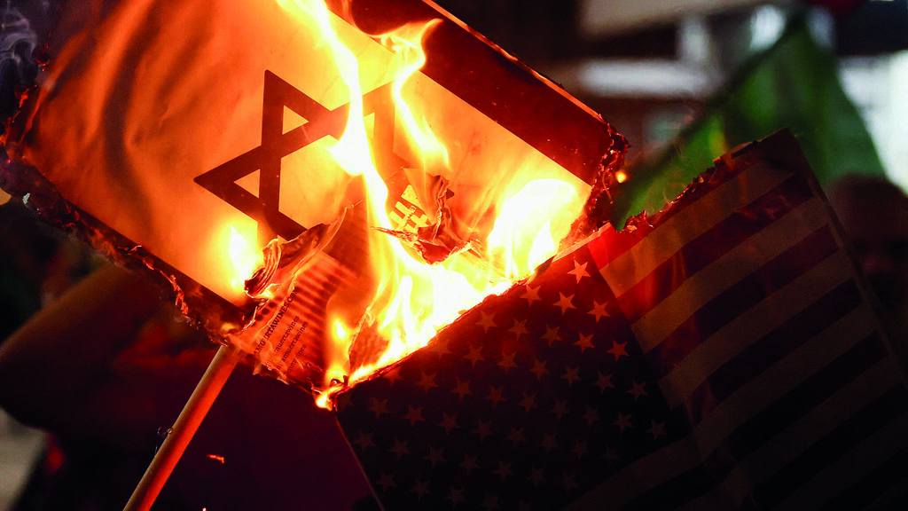 Anti-Israel demonstration in Brazil (Photo: Diego Vara/Reuters) הפגנה אנטי ישראלית בברזיל