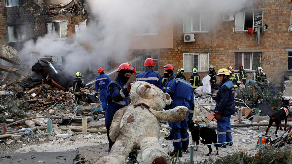 אוקראינה קייב מסוק כיבוי זירת פגיעה מתקפה רוסית