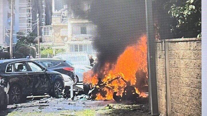 זירת פיצוץ הרכב ברחוב קמינסקה בתל אביב