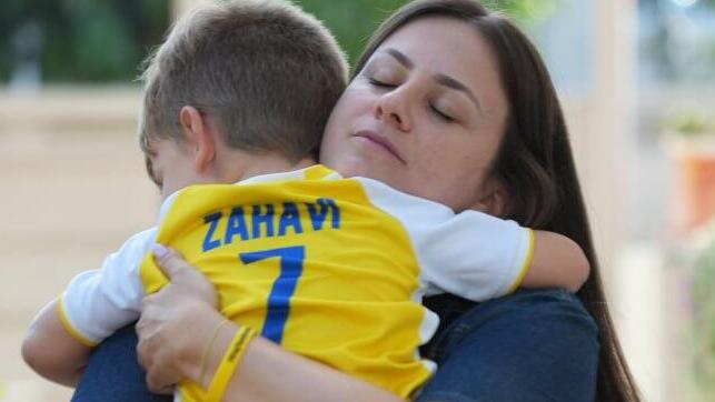 מיכל לובנוב ובנה טום שמתחיל גן בפעם הראשונה