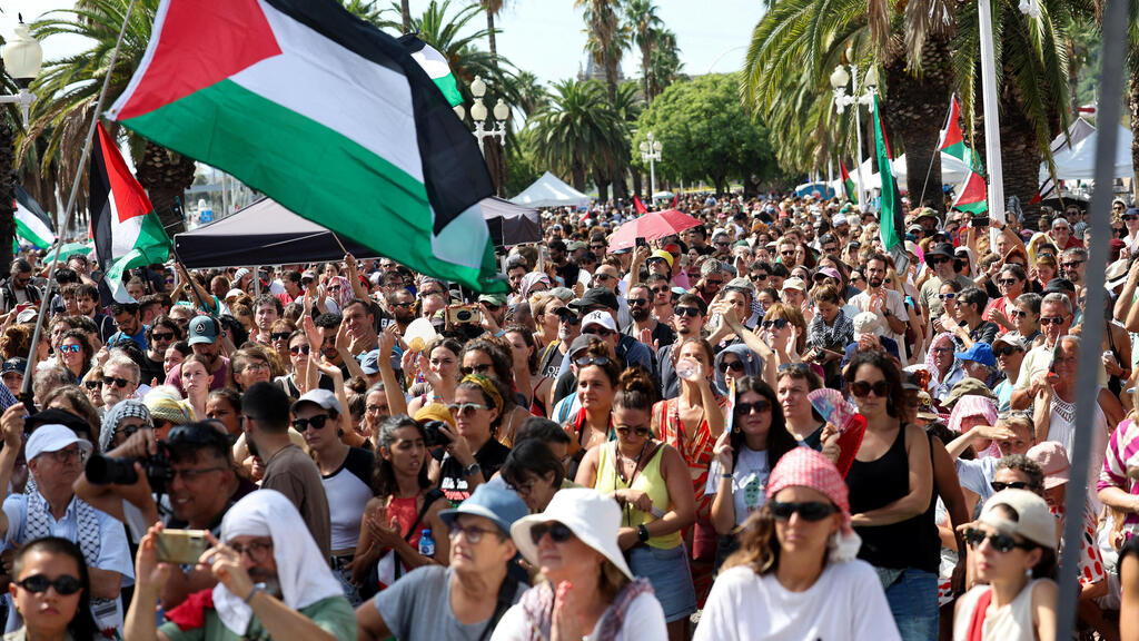 ספרד נמל ברצלונה מפגינים פרו פלסטינים פלסטיניים משט סומוד צומוד